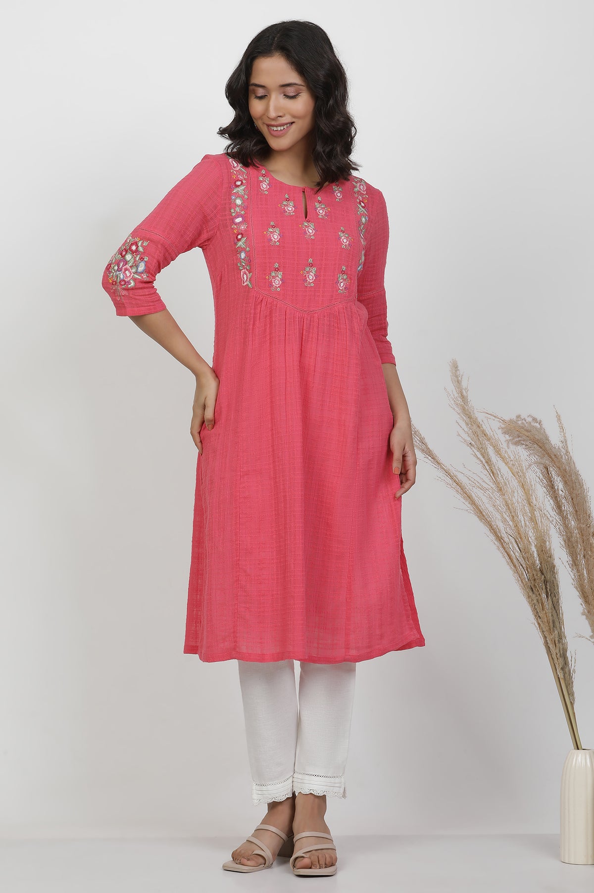 Pink Textured Cotton Embroidered Kurta - S