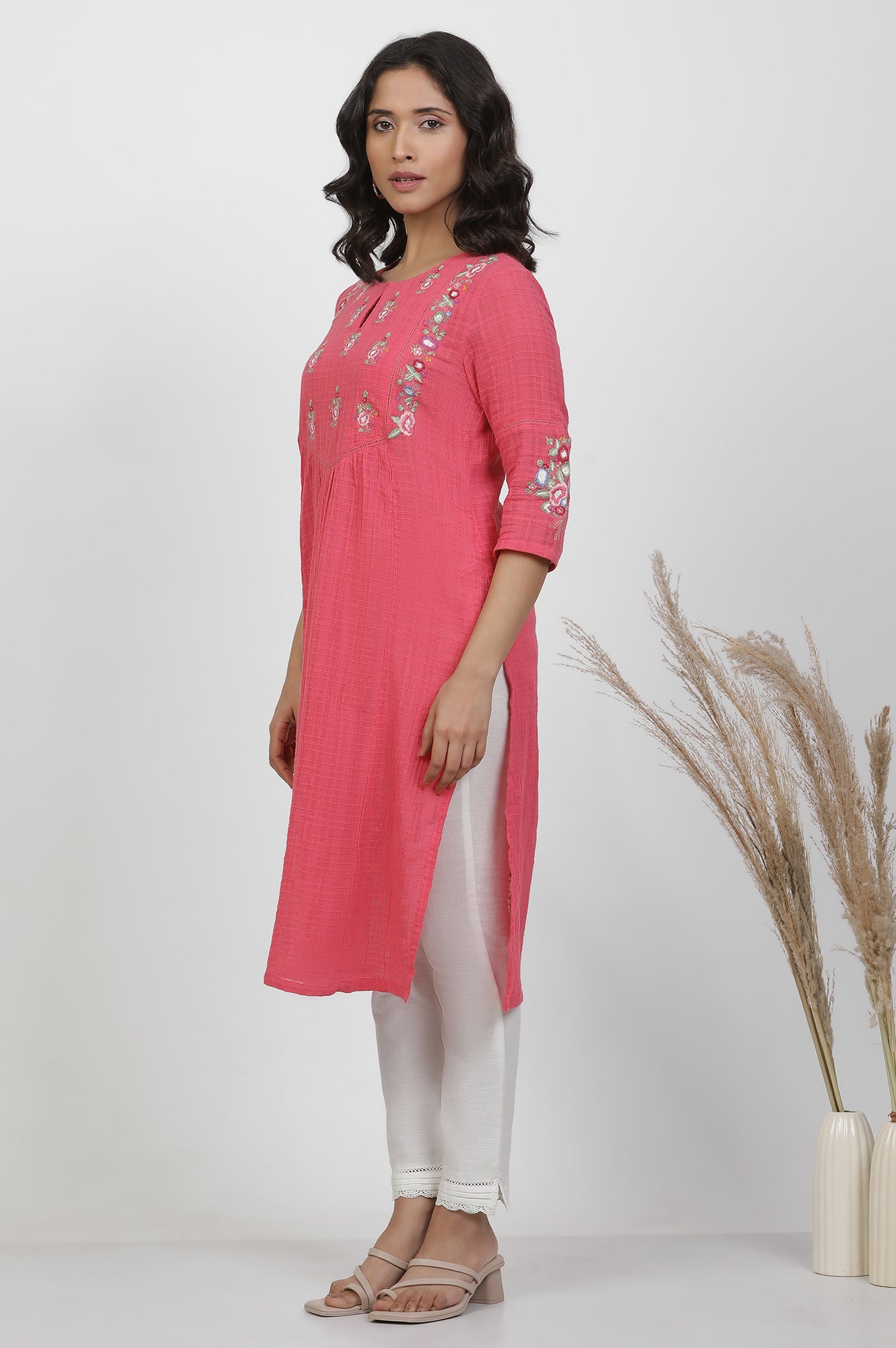 Pink Textured Cotton Embroidered Kurta