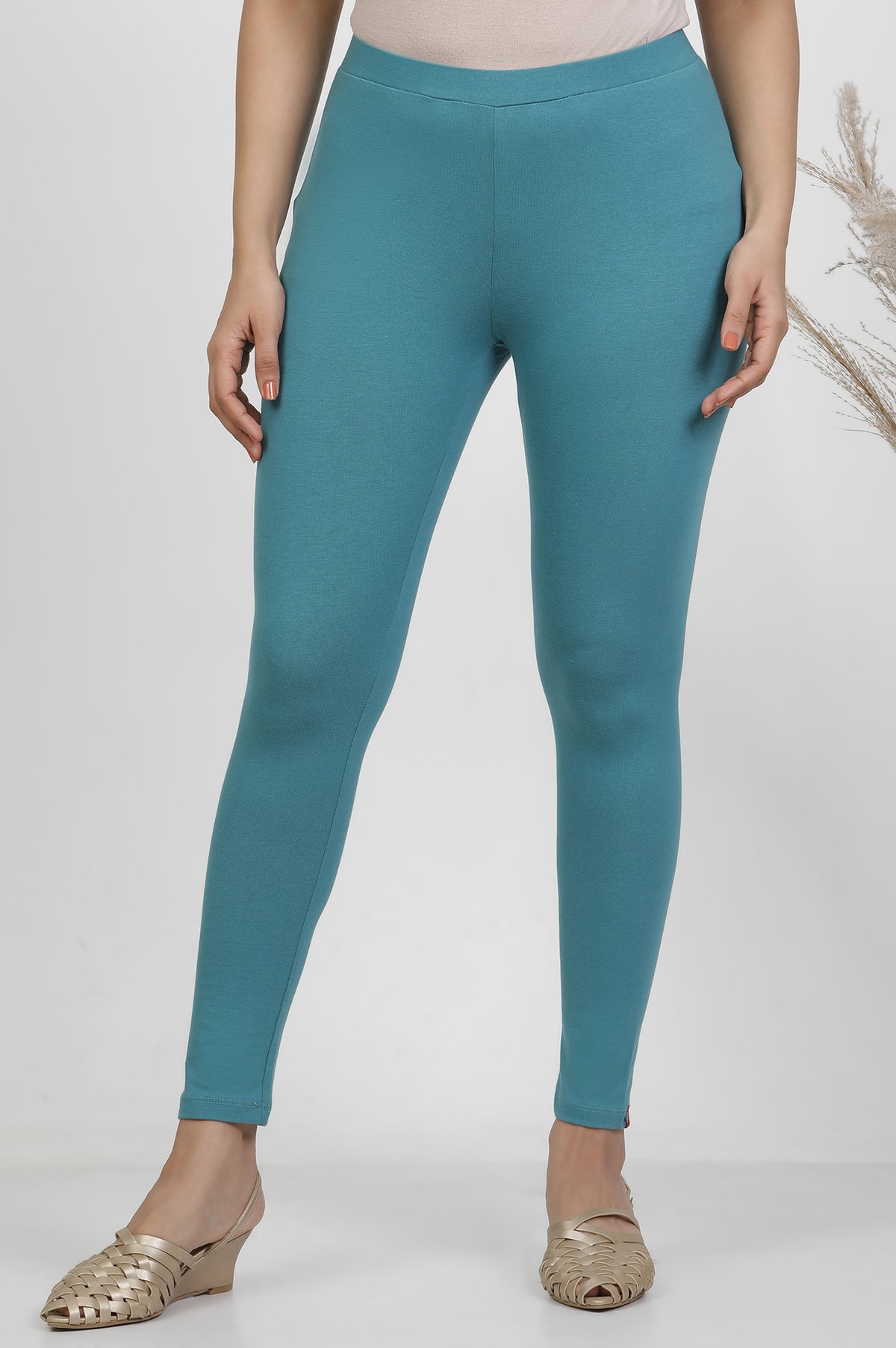 Aqua Blue Solid Mid-Rise Tights - S