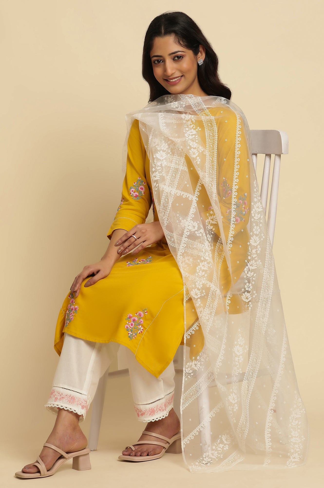 White Floral Brasso Printed Rectangular Dupatta