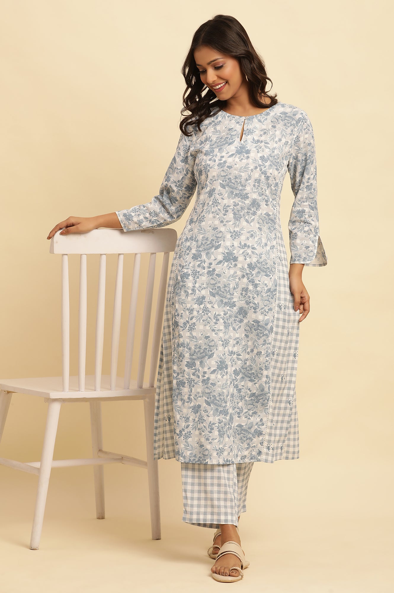 Blue And White Checker Printed Kurta And Pants Set