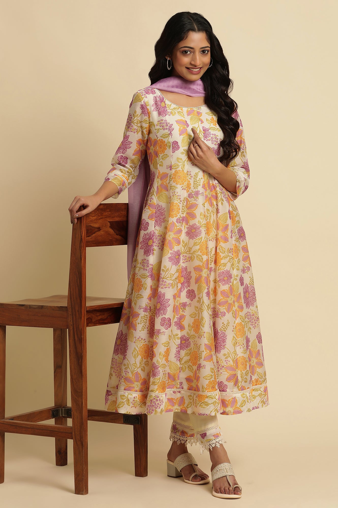 Cream Floral Printed Panelled Kurta, Pants And Dupatta Set