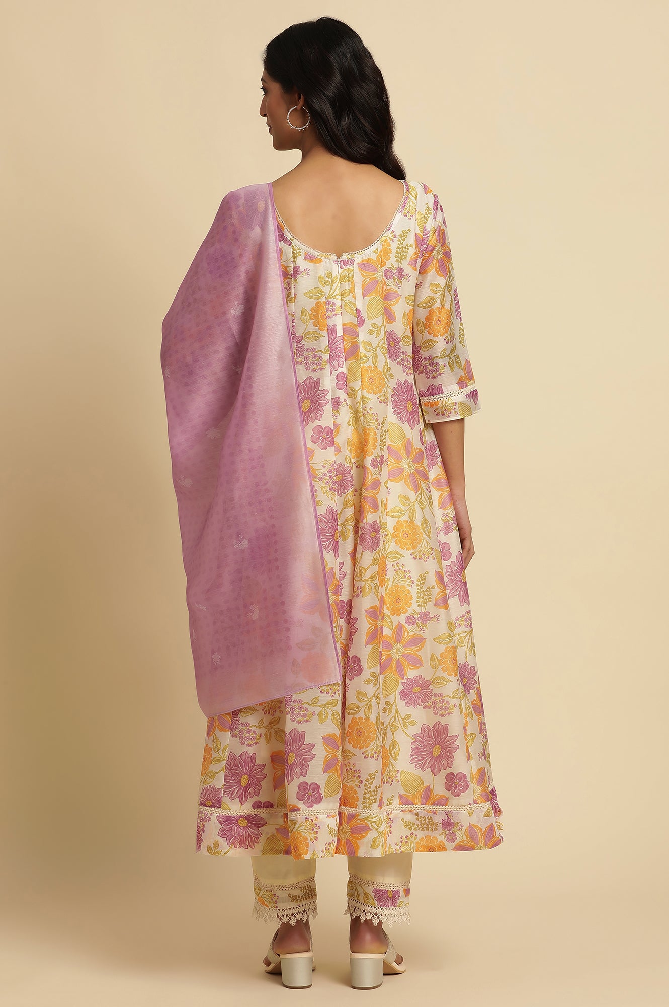 Cream Floral Printed Panelled Kurta, Pants And Dupatta Set