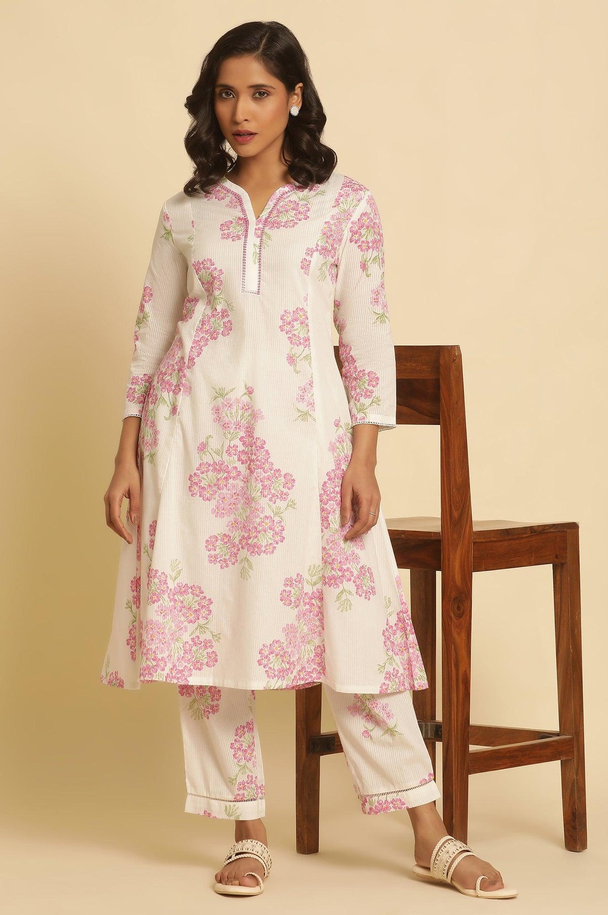 White Flared Floral Printed Kurta And Pants Set - XS
