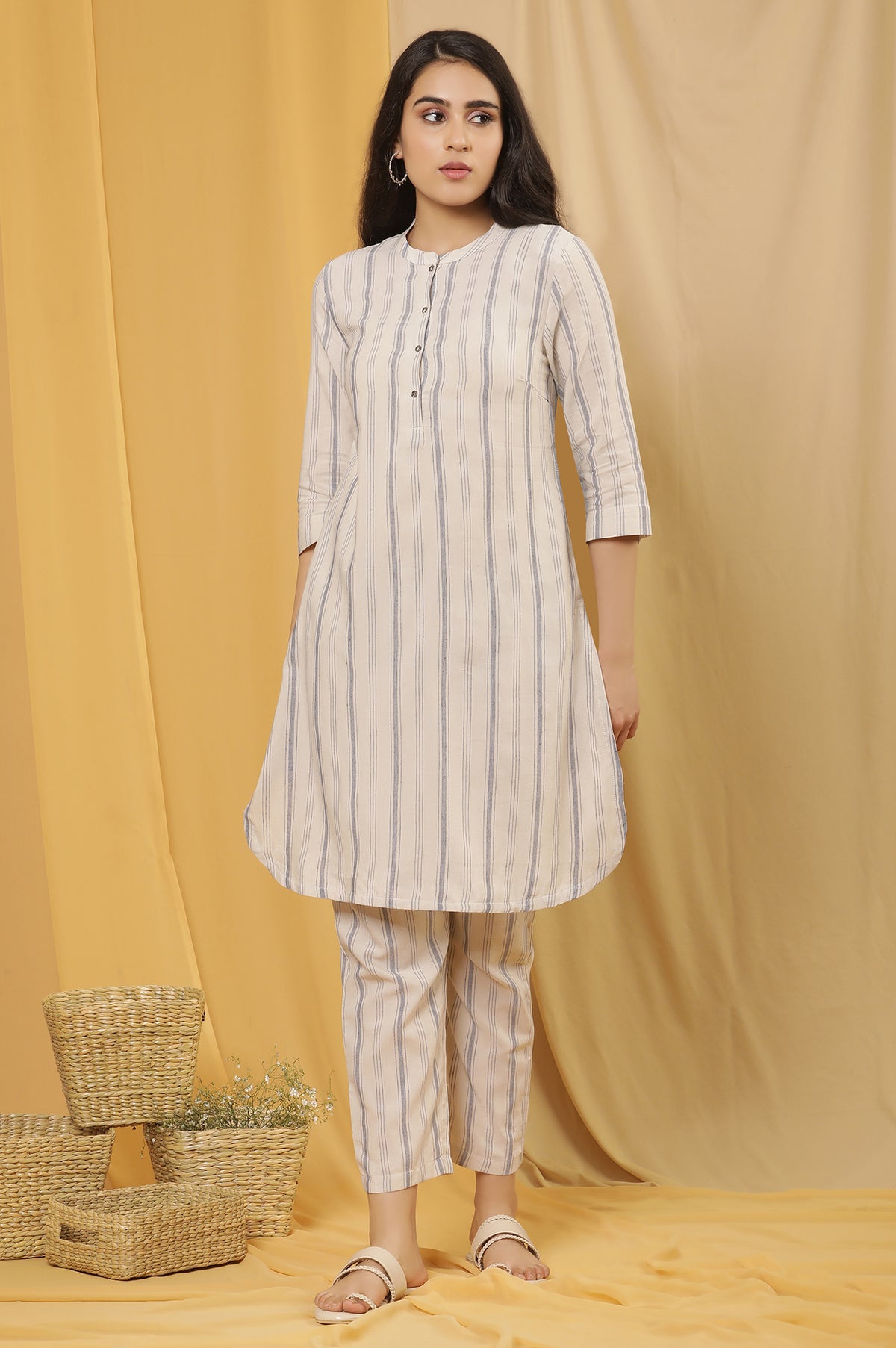 White Yarn Dyed Straight Kurta And Pants Set - XS