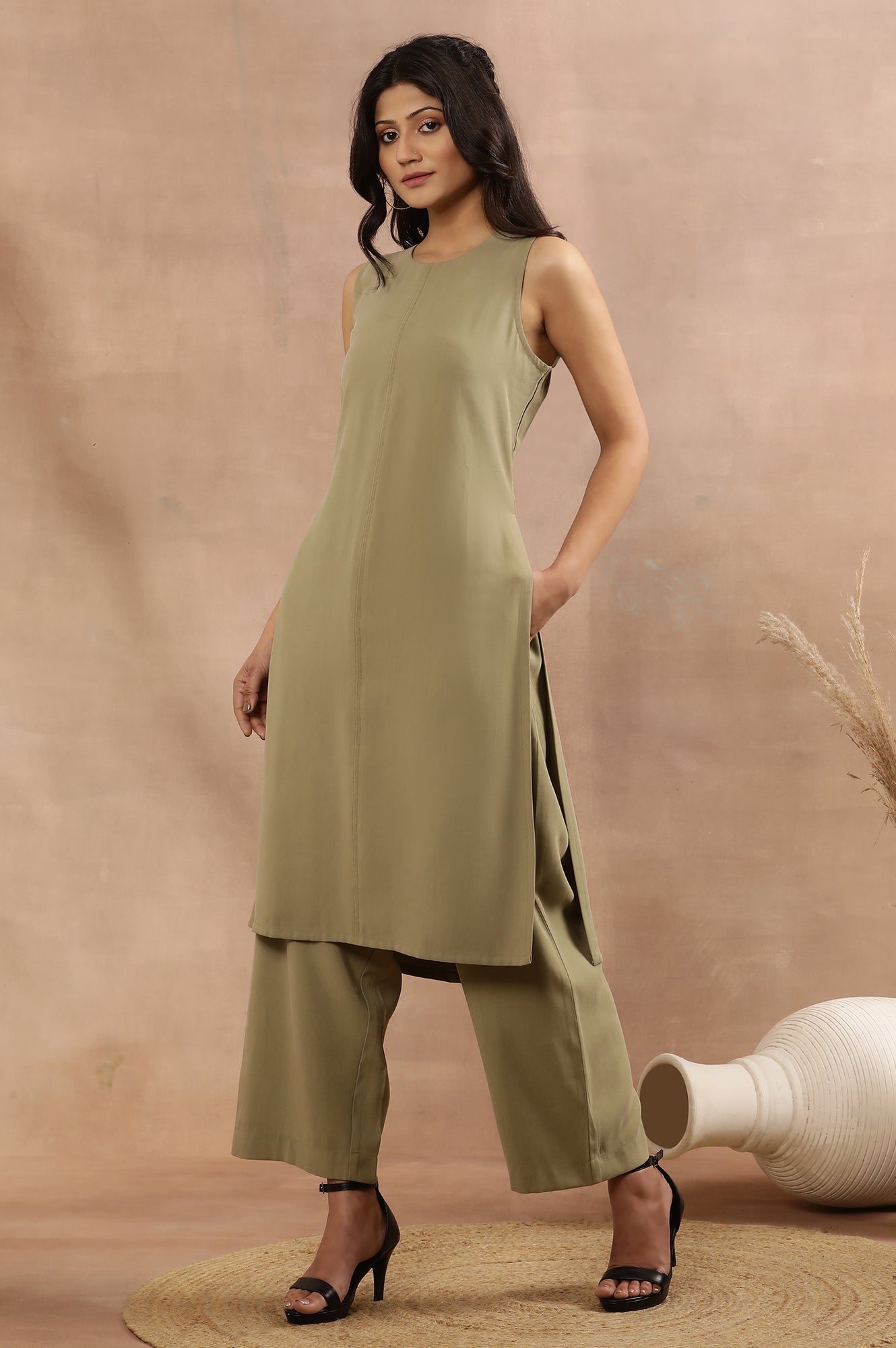 Green Sleeveless Solid Straight Kurta And Pants Set