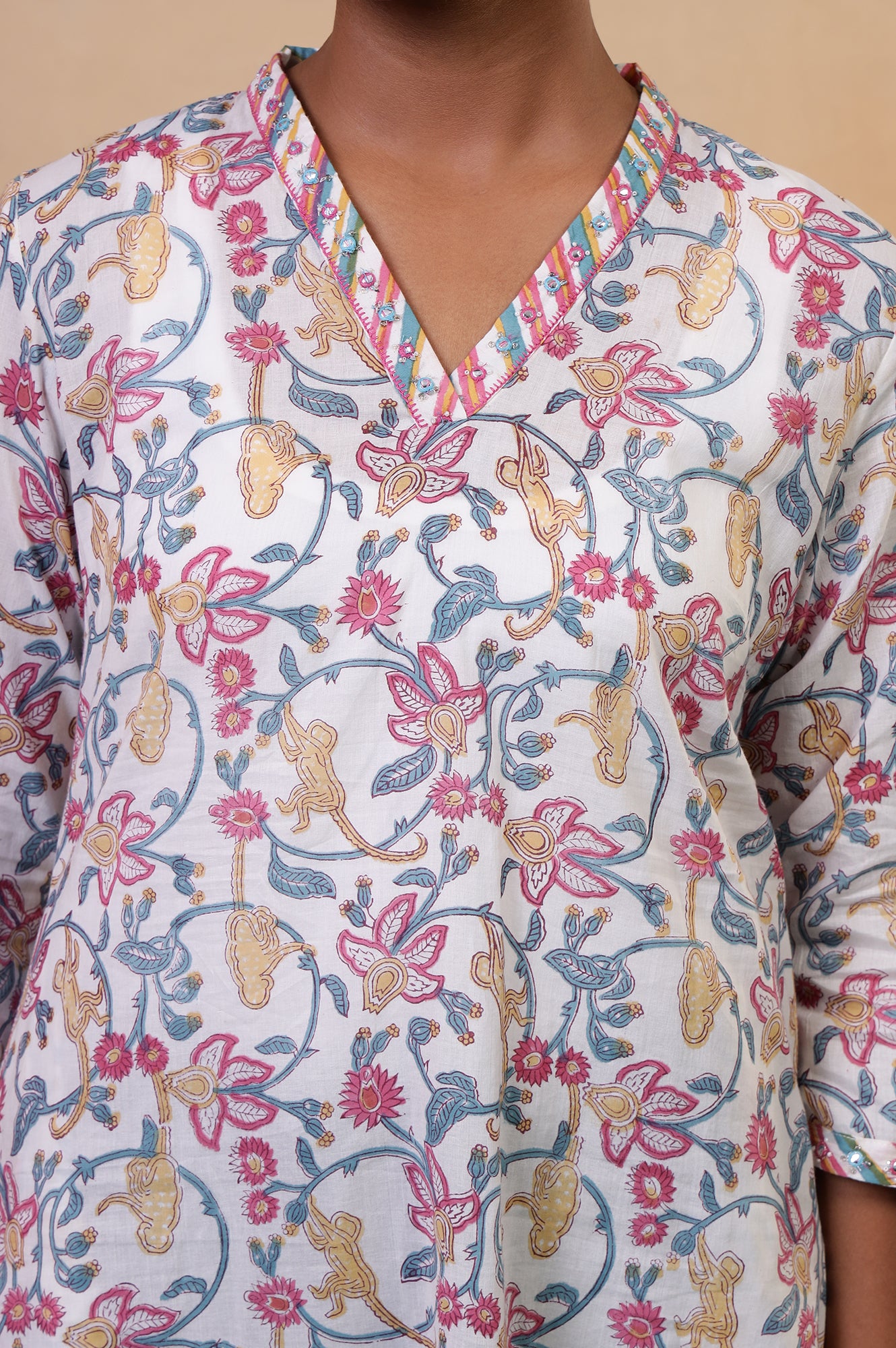 Folksong Whisper White Floral Mirror Work Cotton Straight Kurta