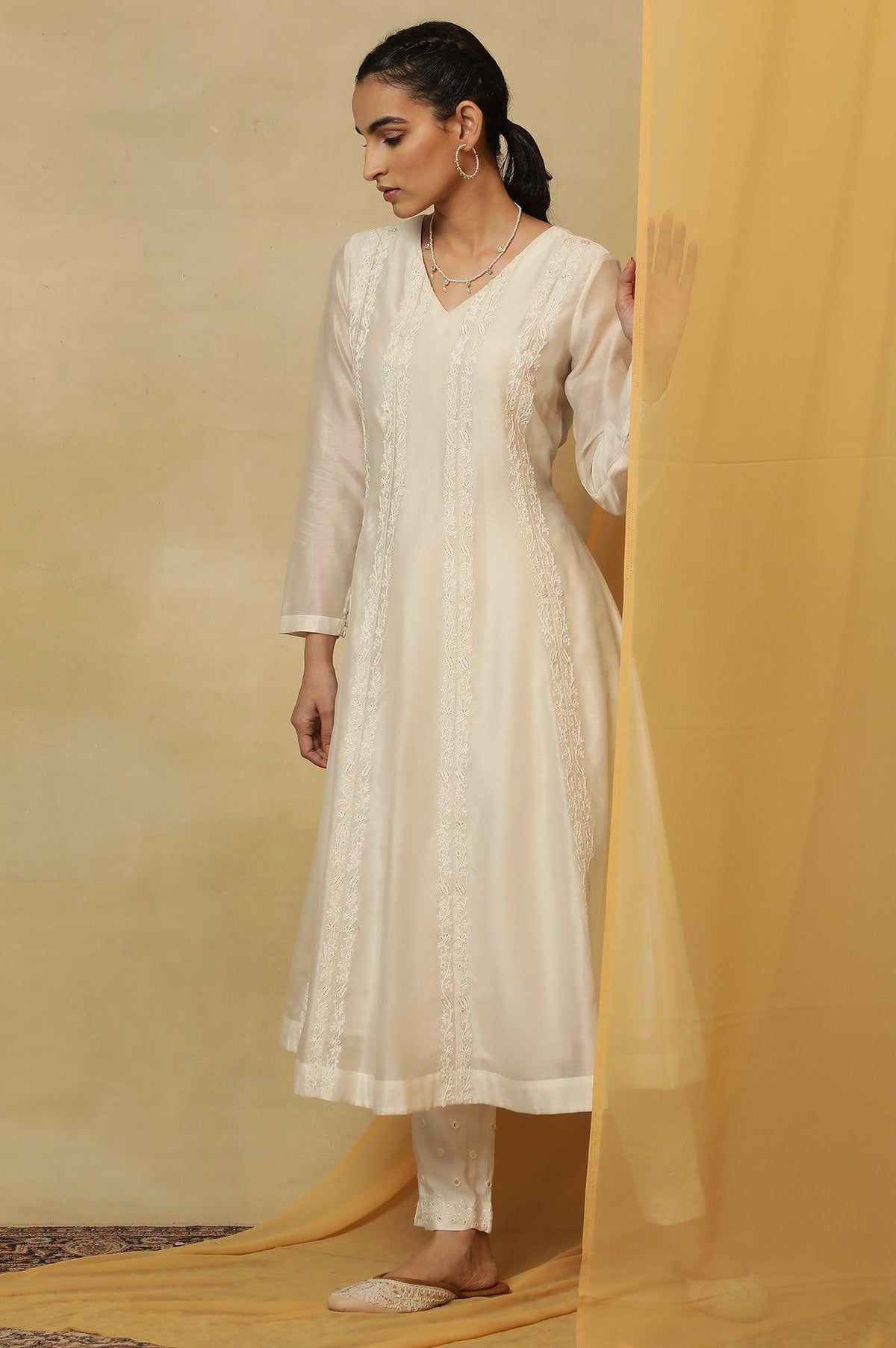 Off White Dori Embroidered Panelled Kurta - XS
