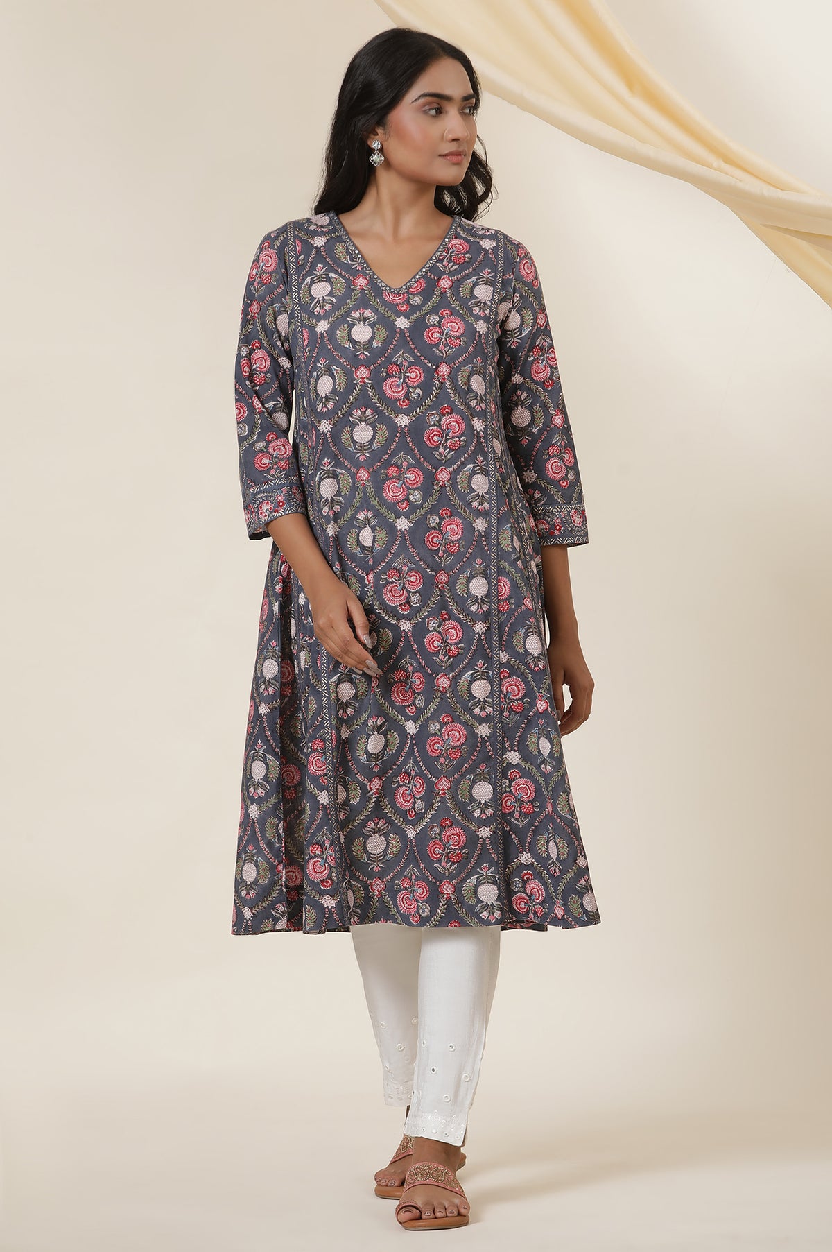 Grey V-Neck Panelled Kurta - XS