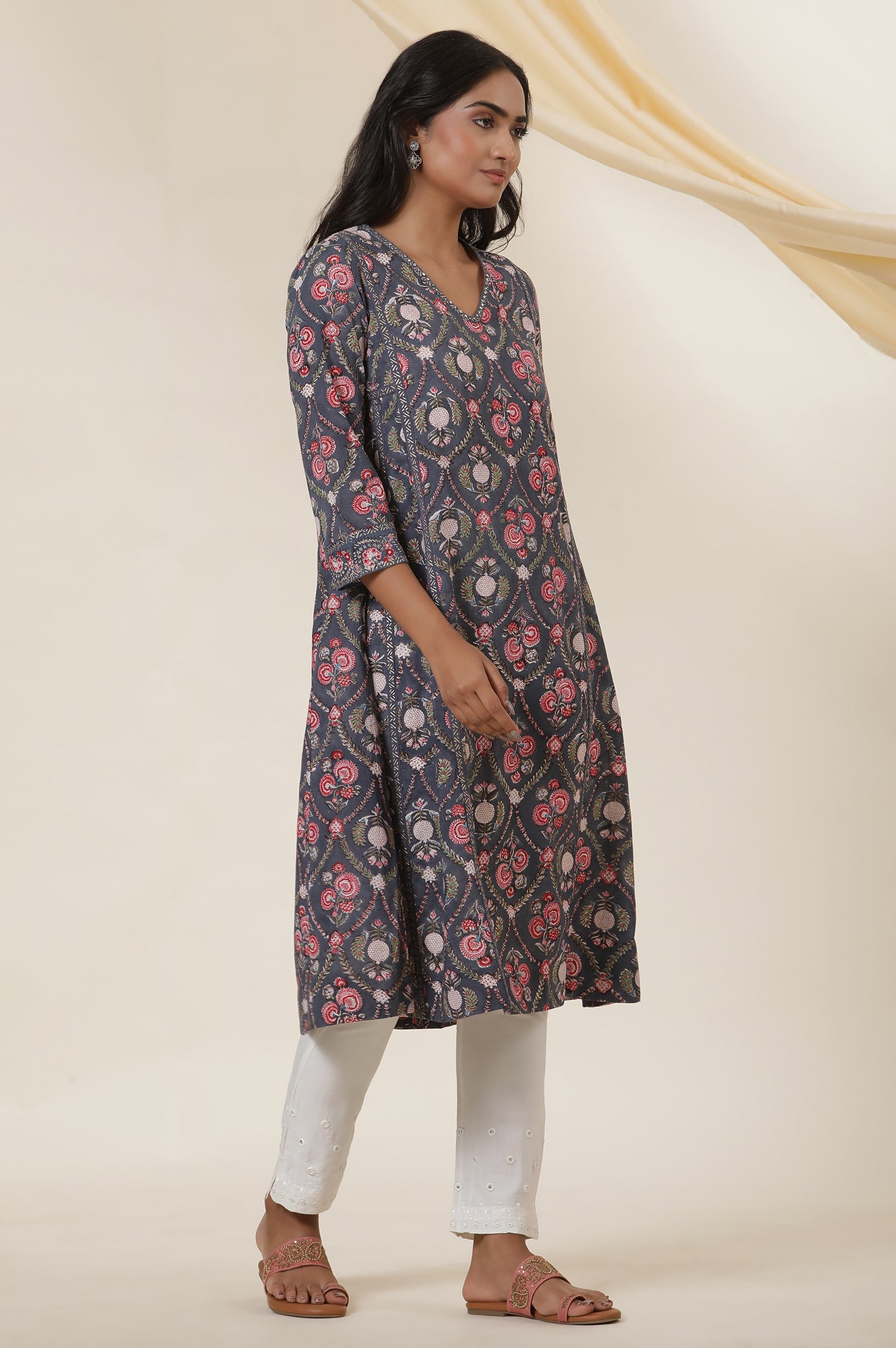 Grey V-Neck Panelled Kurta