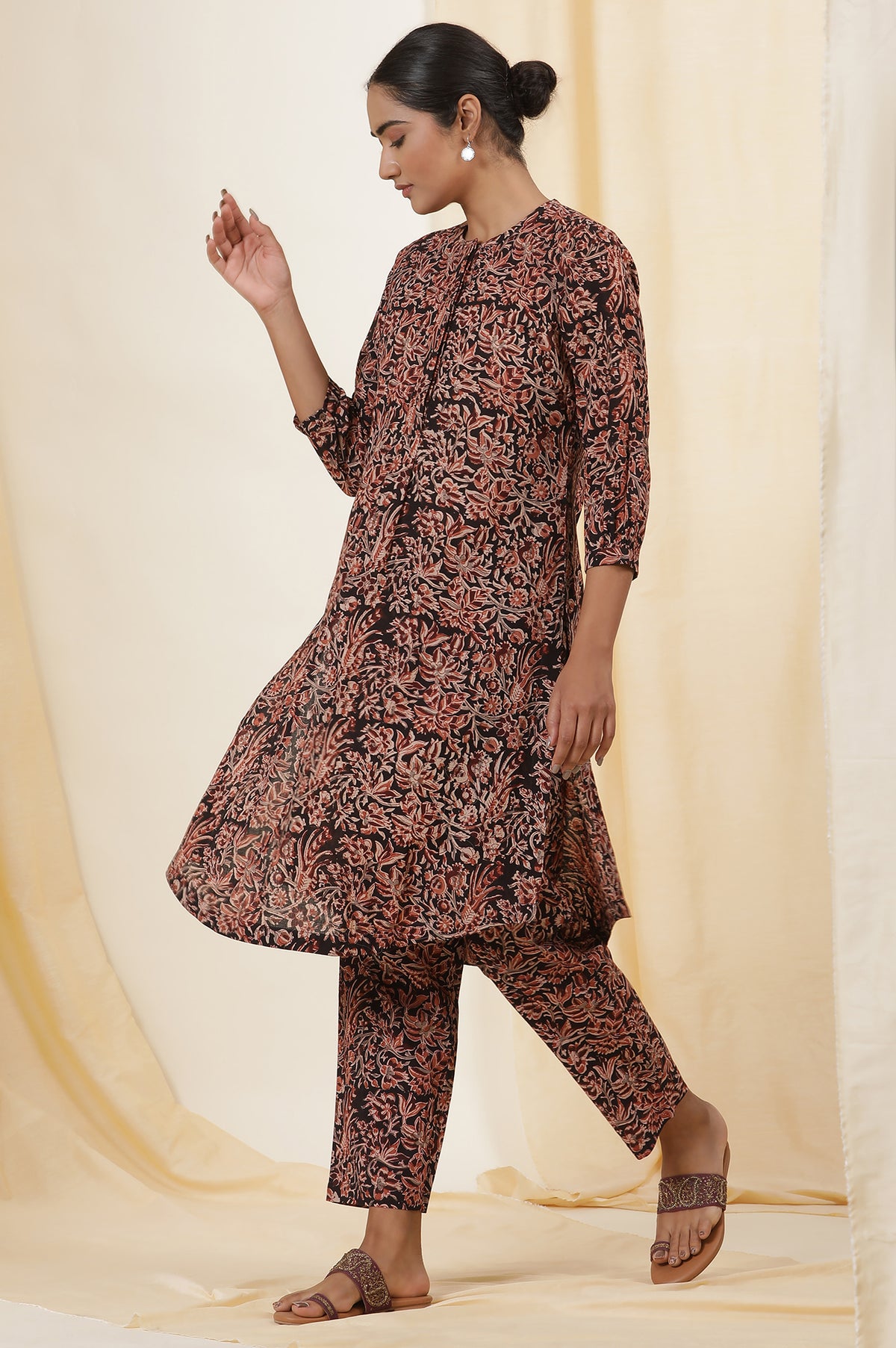 Black Kalamkari Printed Straight Cotton Voile Kurta And Straight Pants Set - XS