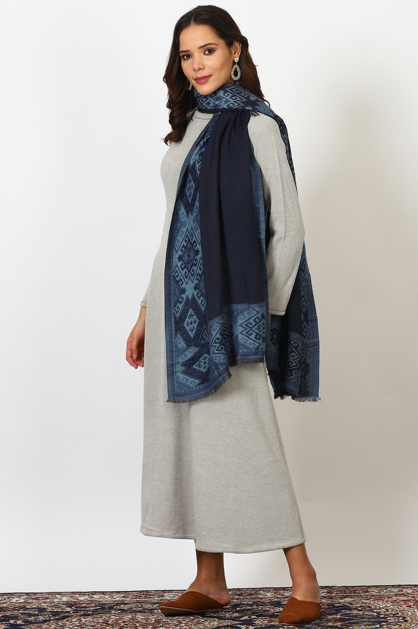 Blue Yarn Dyed Acrylic Shawls &amp; Stole