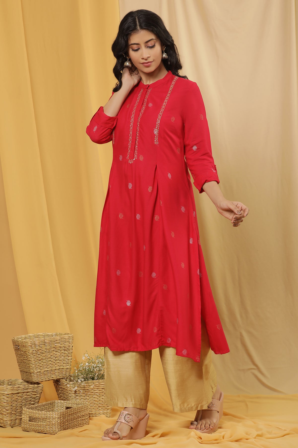 Red Metallic Embroidered Kurta And Pants Set - XS
