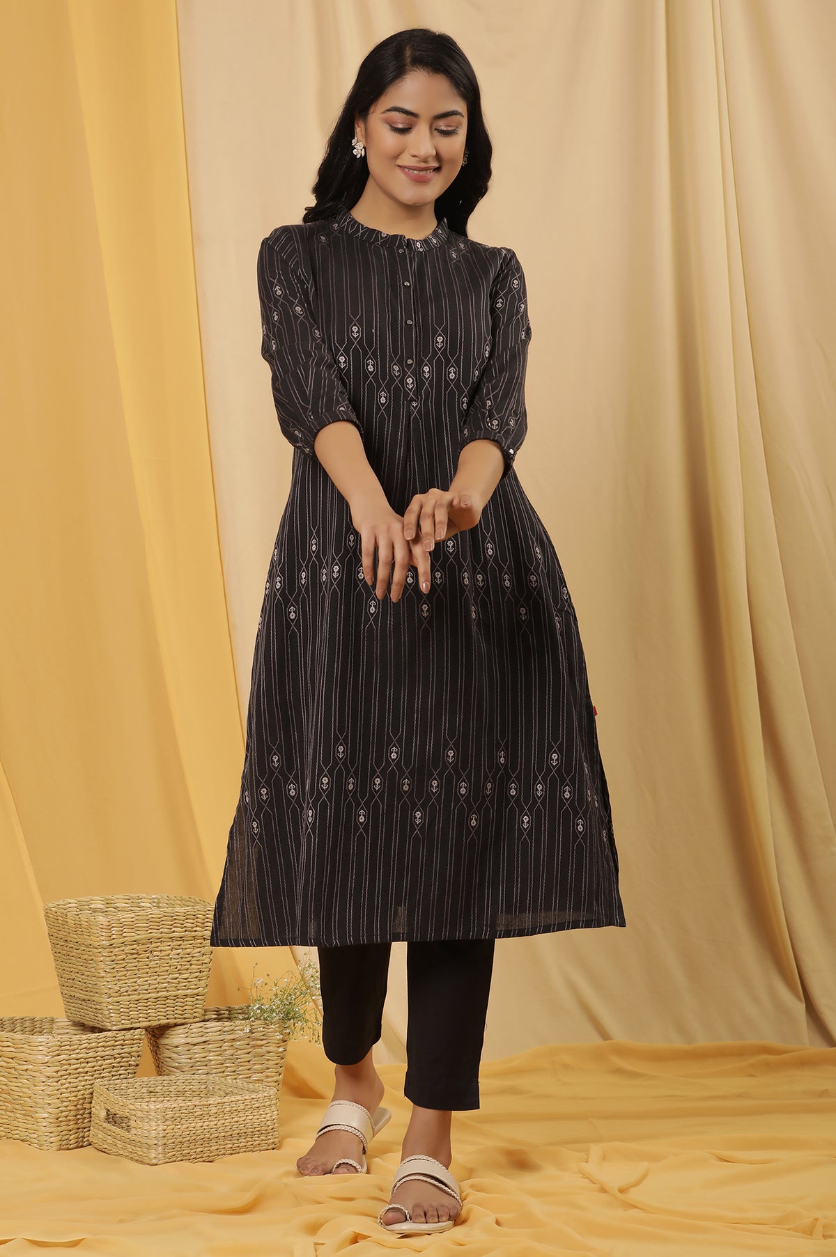Black Printed Kurta And Trousers Set - XS