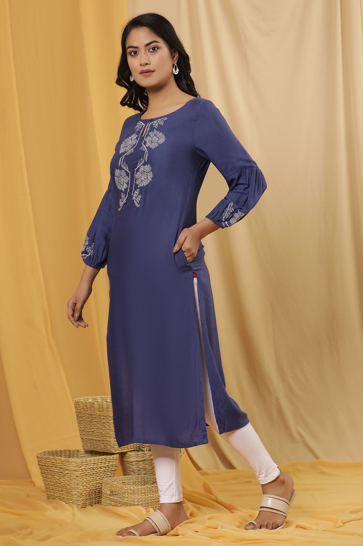 Blue Embroidered Kurta And Tights Set - XS
