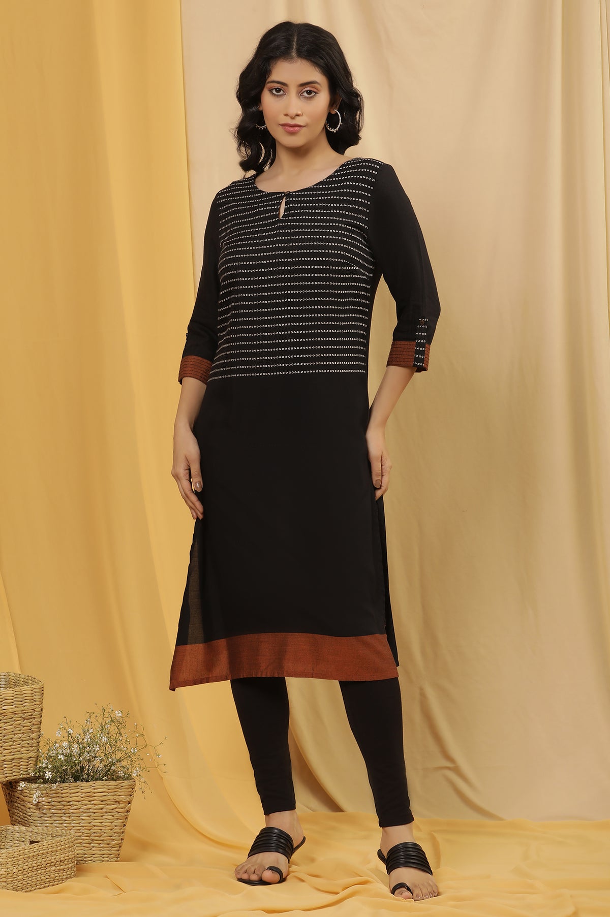 Black Dobby Colourblock Kurta And Tights Set - XS