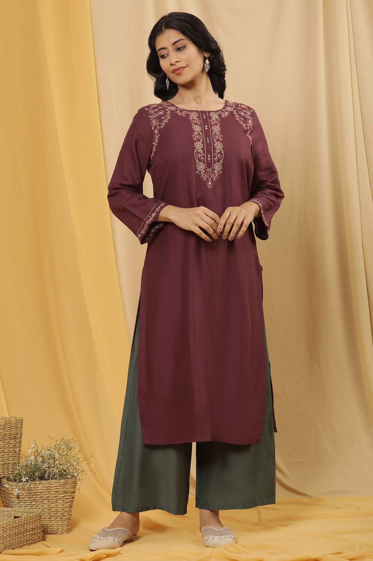 Purple Embroidered Kurta And Pants Set - XS
