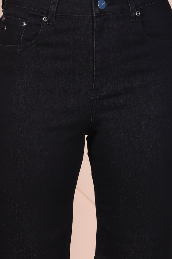 Elleven Women's Black Solid Denim Lycra Straight Fit Shorts