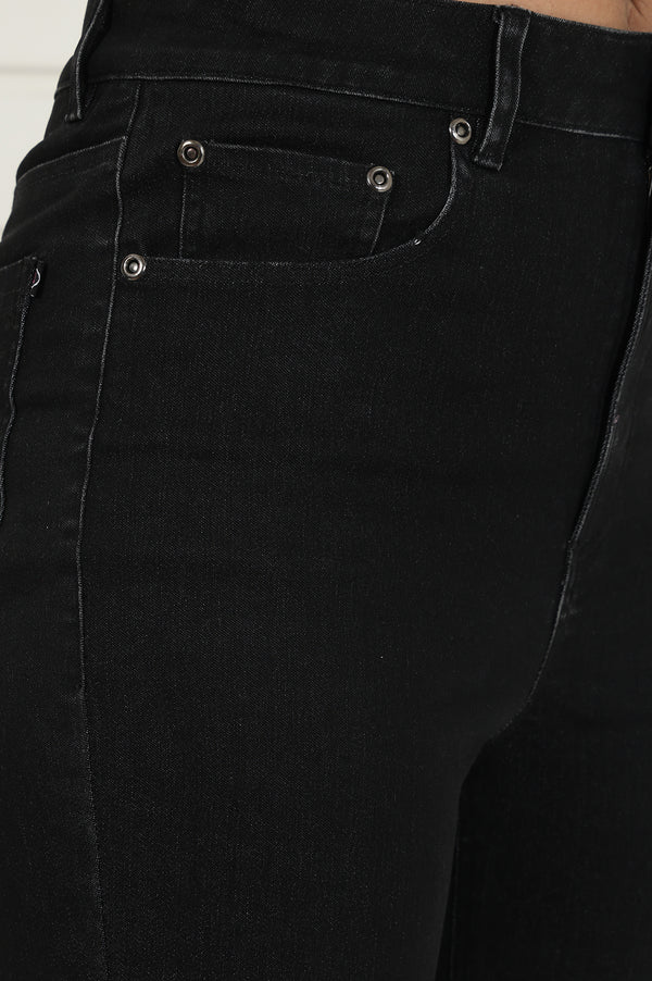 Elleven Women's Black Denim Lycra Mid Rise Ankle Length Straight Pant with YKK Zipper