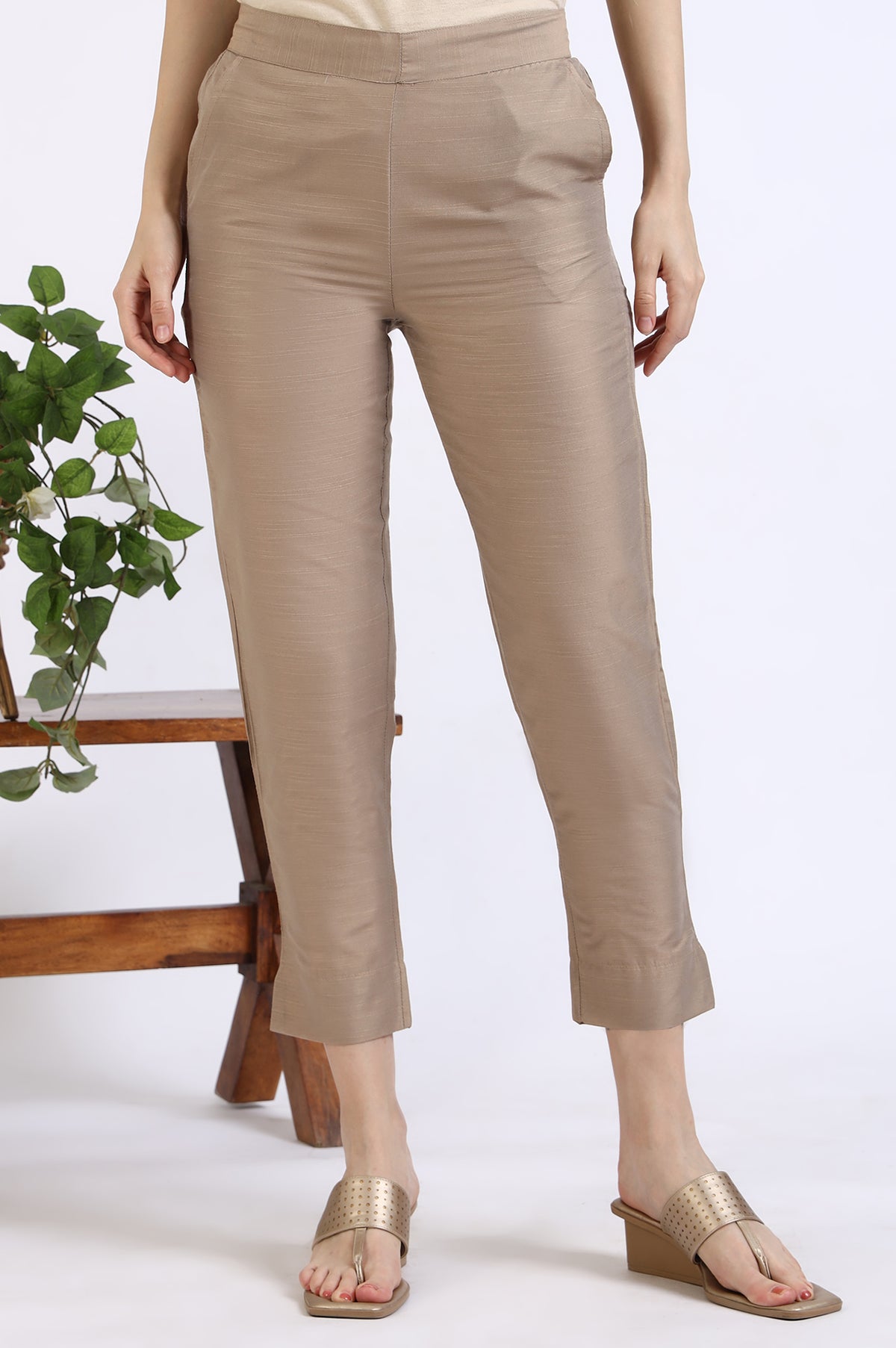 Elleven Women's Dark Gold Solid Yarn Dyed Trousers - XS