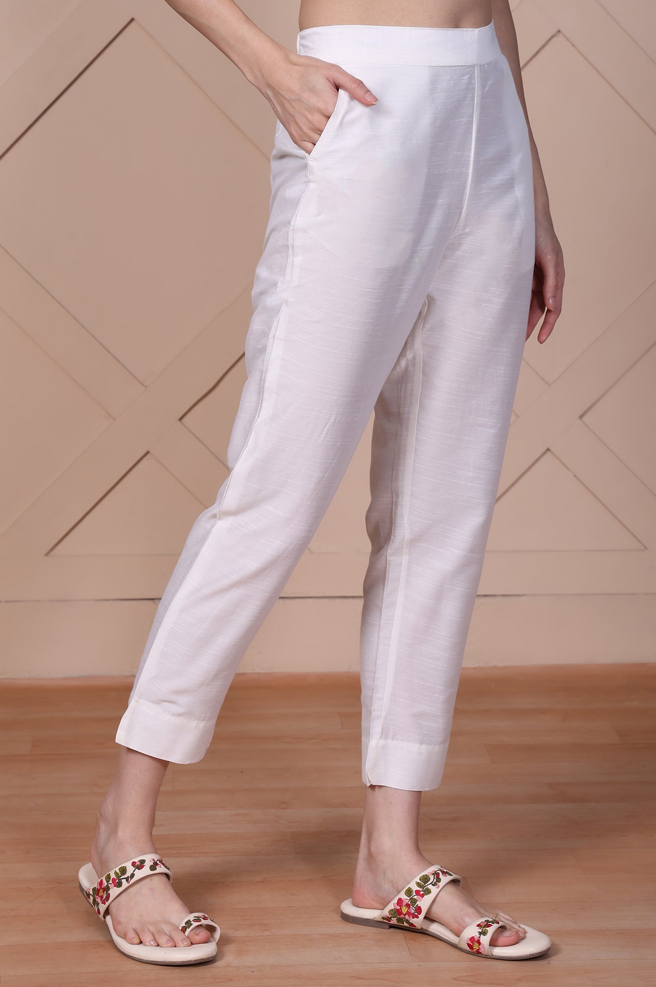 White Solid Mid Rise Ankle Length Slim Fit Trouser