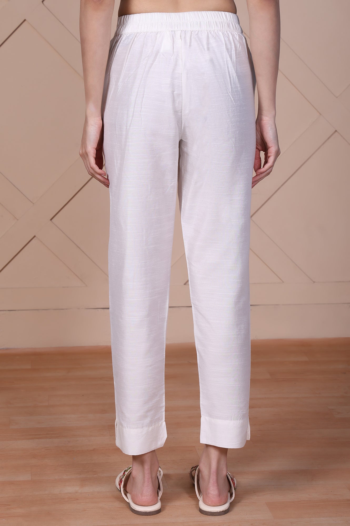 White Solid Mid Rise Ankle Length Slim Fit Trouser