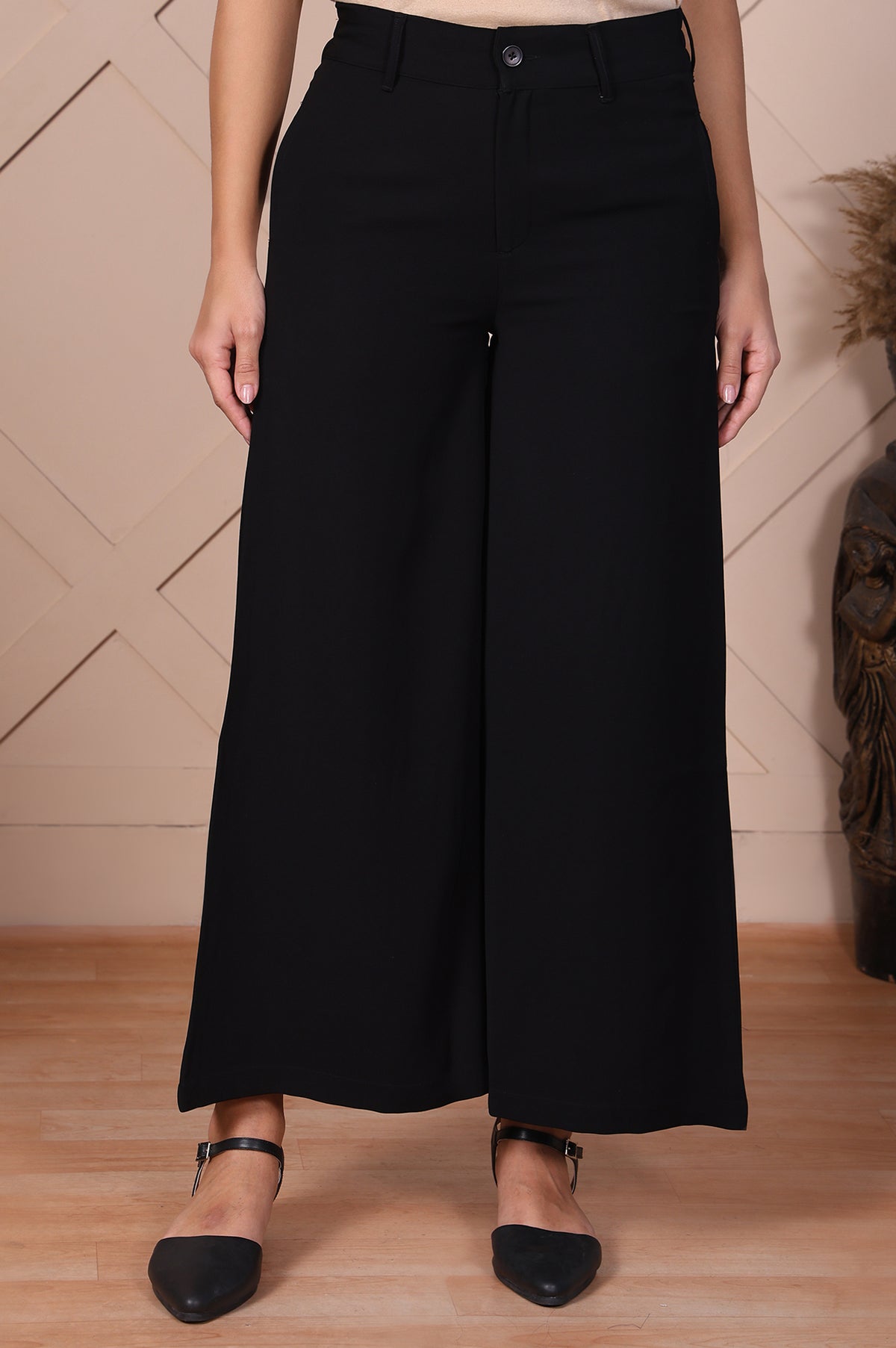 Elleven Women's Black Solid High Rise Ankle Length Wide Leg Boss Pants - XS
