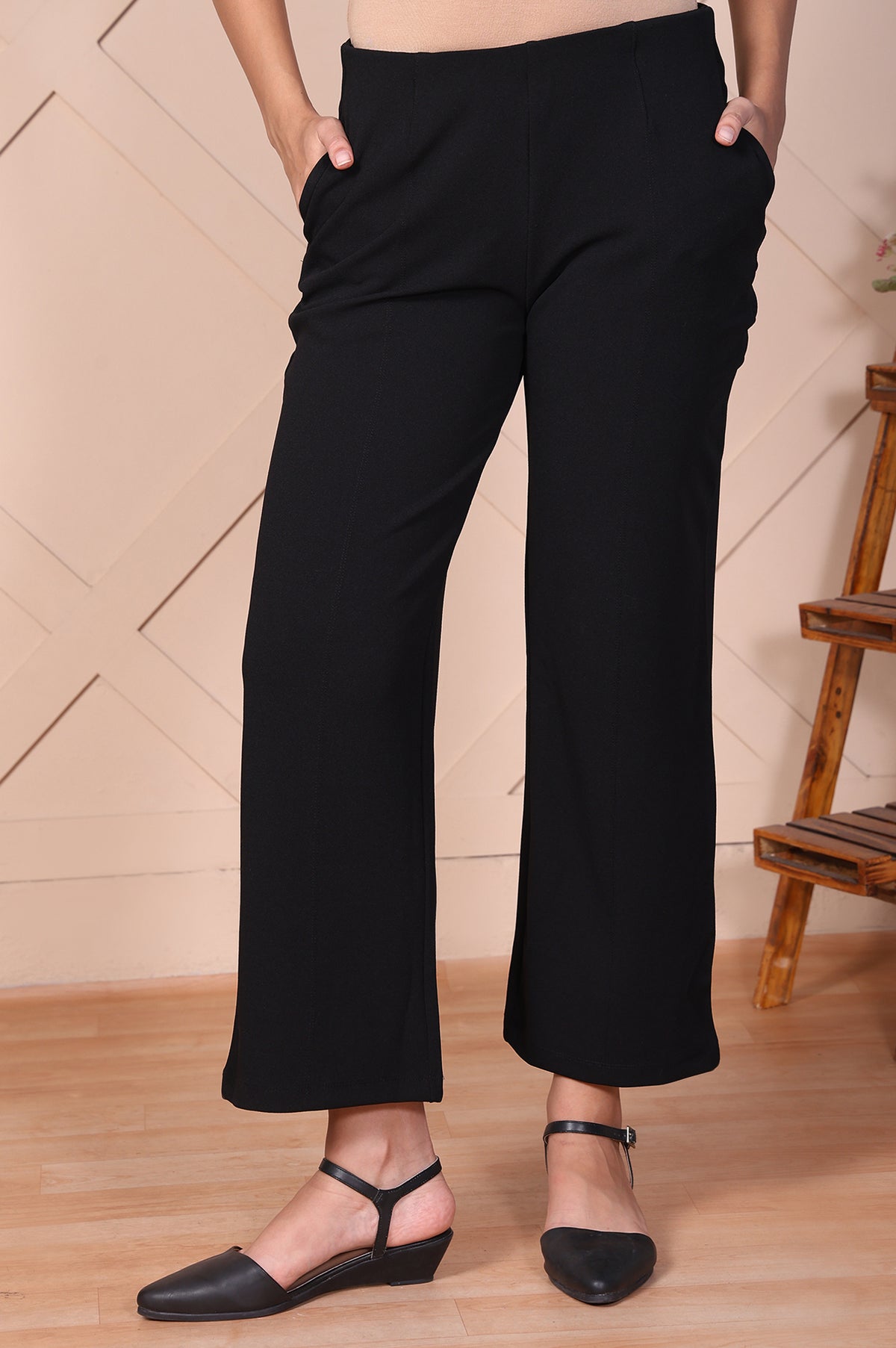 Elleven Women's Black Solid Wide-Leg Trouser - XS
