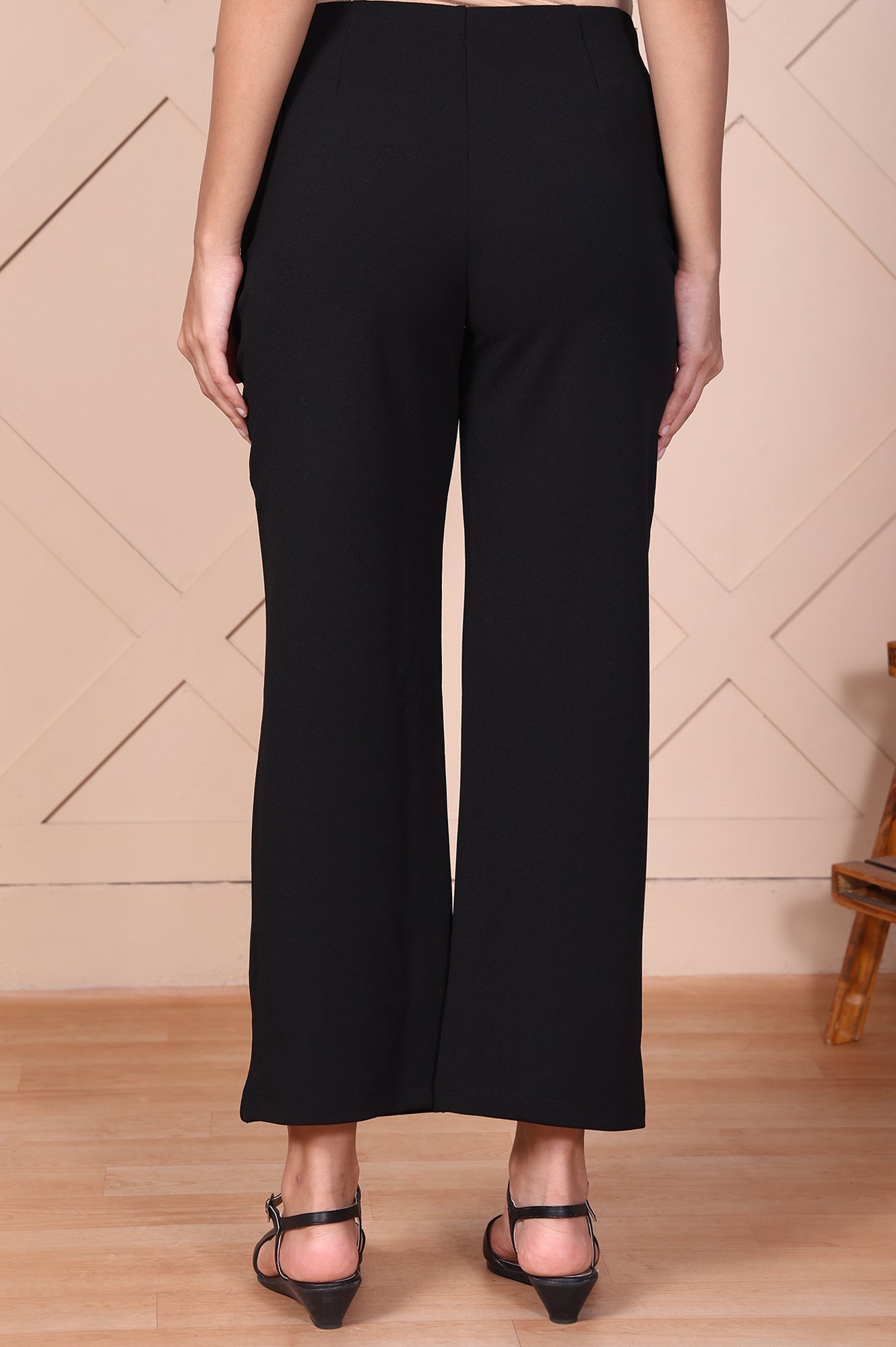Black Solid Wide-Leg Trouser