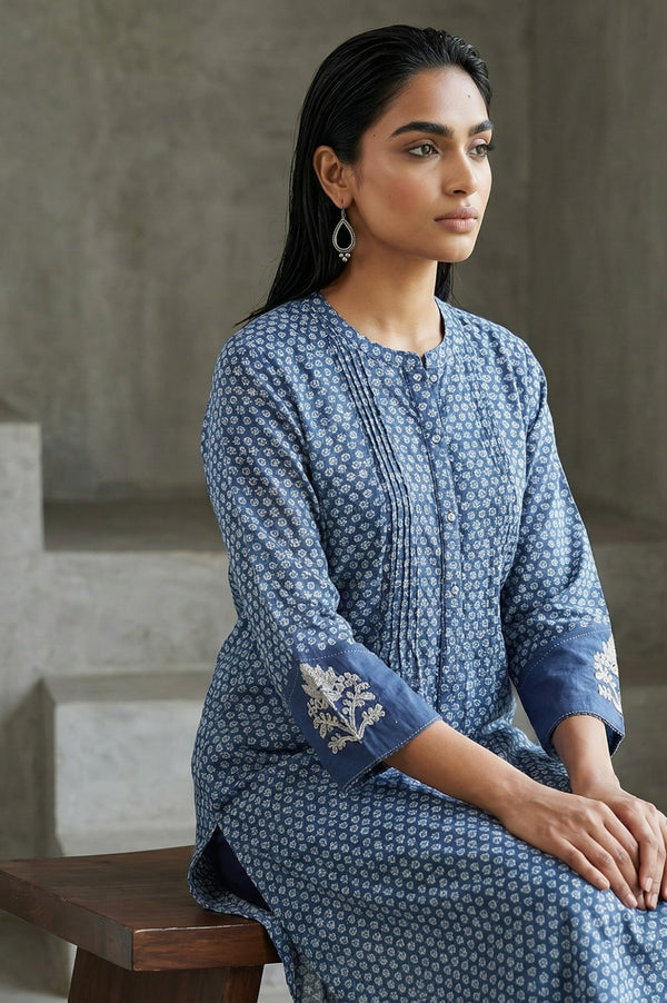Blue Floral Thread Embroidered Pure Cotton Straight Kurta