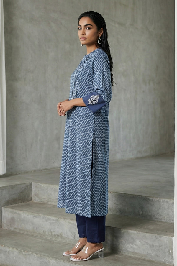 Blue Floral Thread Embroidered Pure Cotton Straight Kurta