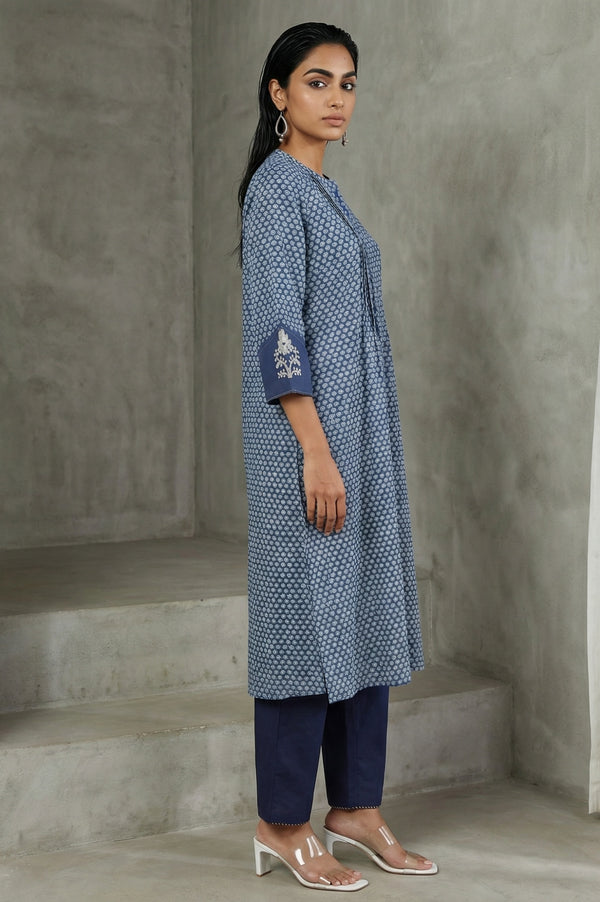 Blue Floral Thread Embroidered Pure Cotton Straight Kurta