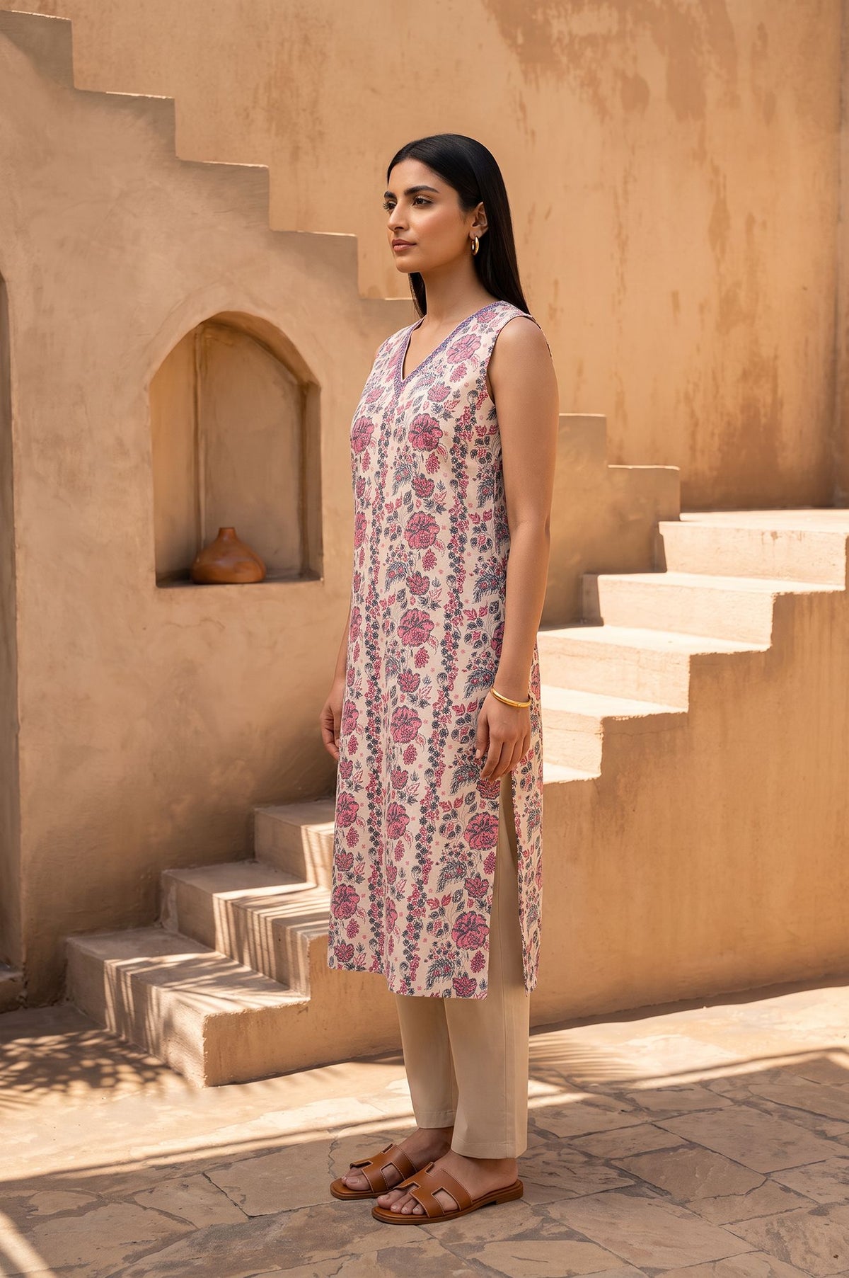 Off White Block Printed Sleeveless Pure Cotton Straight Kurta
