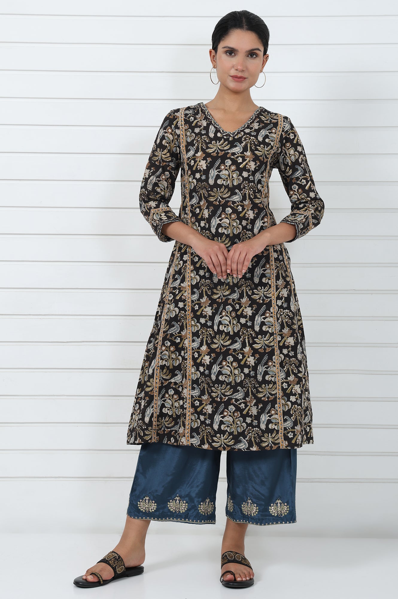 Blue Embroidered Printed Thread Embroidered Shantung Mid Rise Ankle Length Parallel Pant