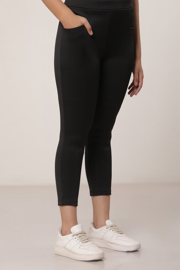 Elleven Women's Black Solid Skinny Fit Calf Length Mid Rise Tights