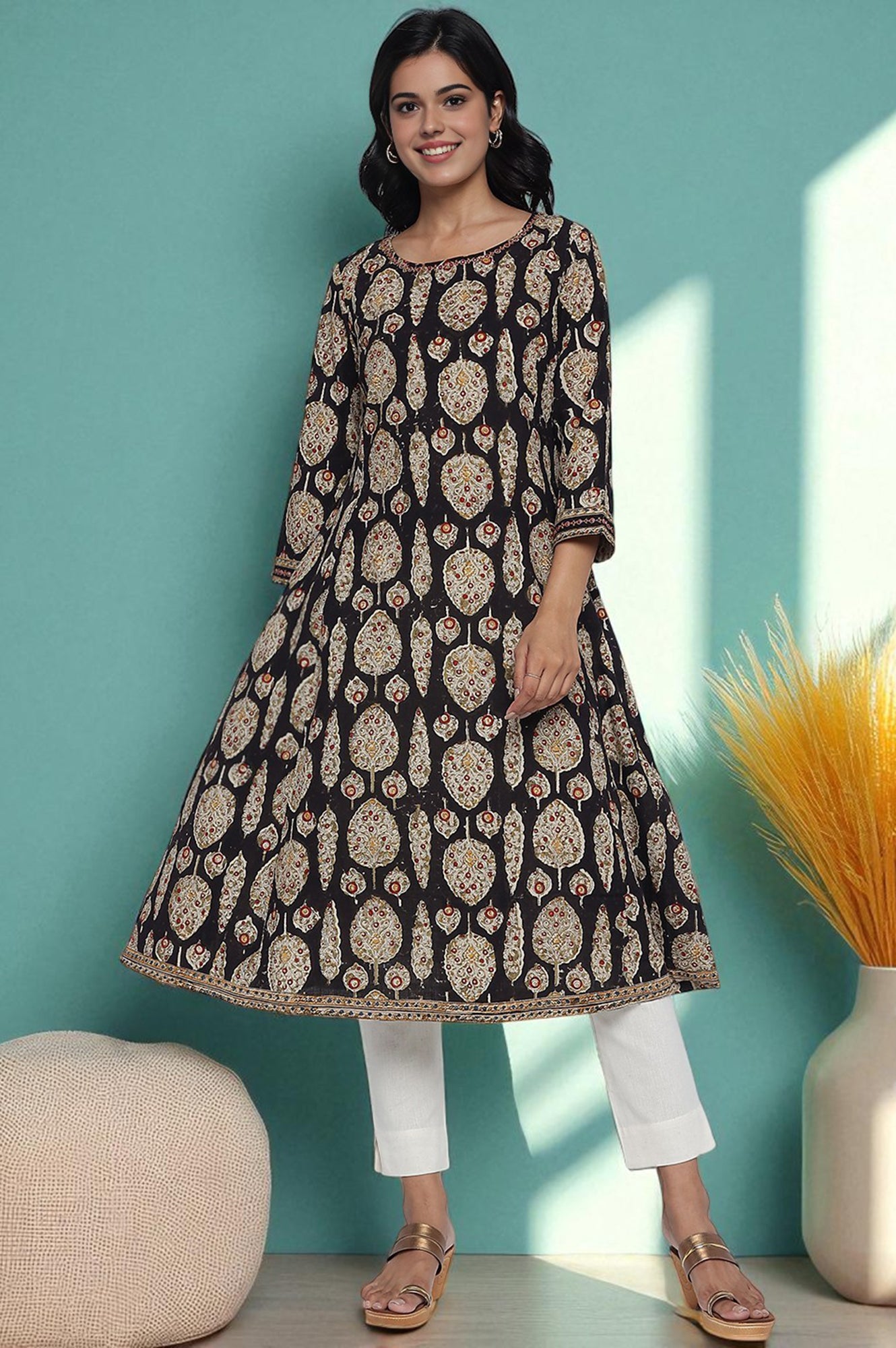 Black Solid Cotton Blend Trousers in Ankle Length