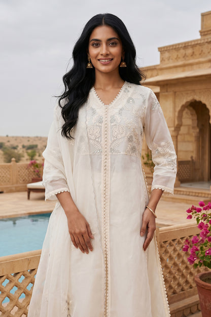 Off White Thread Embroidered Straight Kurta With Straight Pants And Dupatta Set