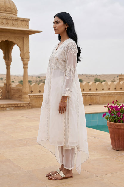 Off White Thread Embroidered Straight Kurta With Straight Pants And Dupatta Set
