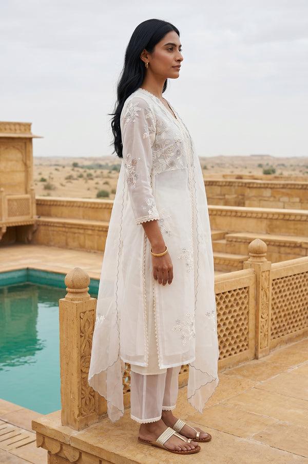 Off White Thread Embroidered Straight Kurta With Straight Pants And Dupatta Set