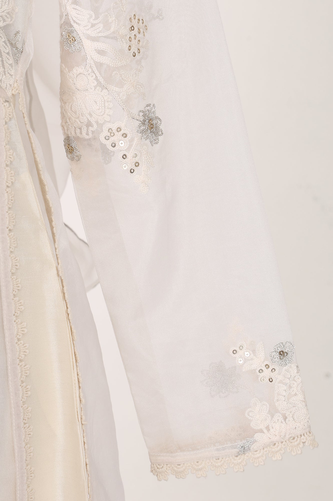 Off White Thread Embroidered Straight Kurta With Straight Pants And Dupatta Set