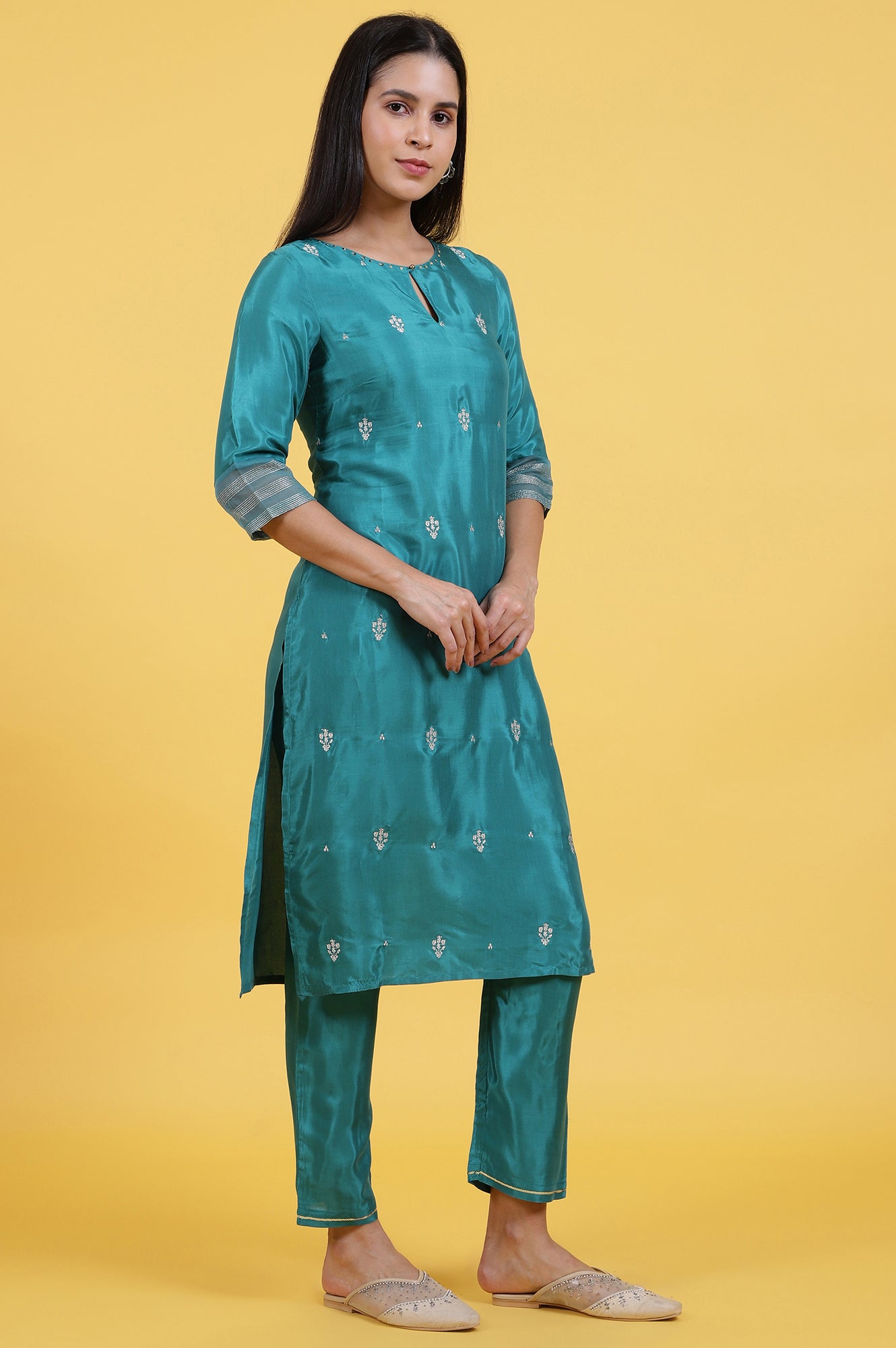Green Embroidered Festive Rayon Straight Kurta with Keyhole Neck and Sequin Embellishments