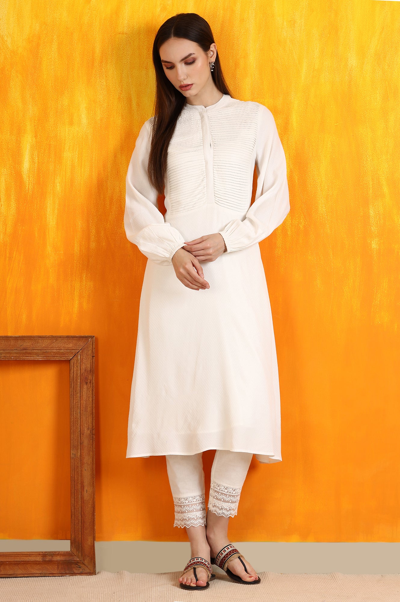 White Solid Pleated Yoke Moss Textured Straight Kurta
