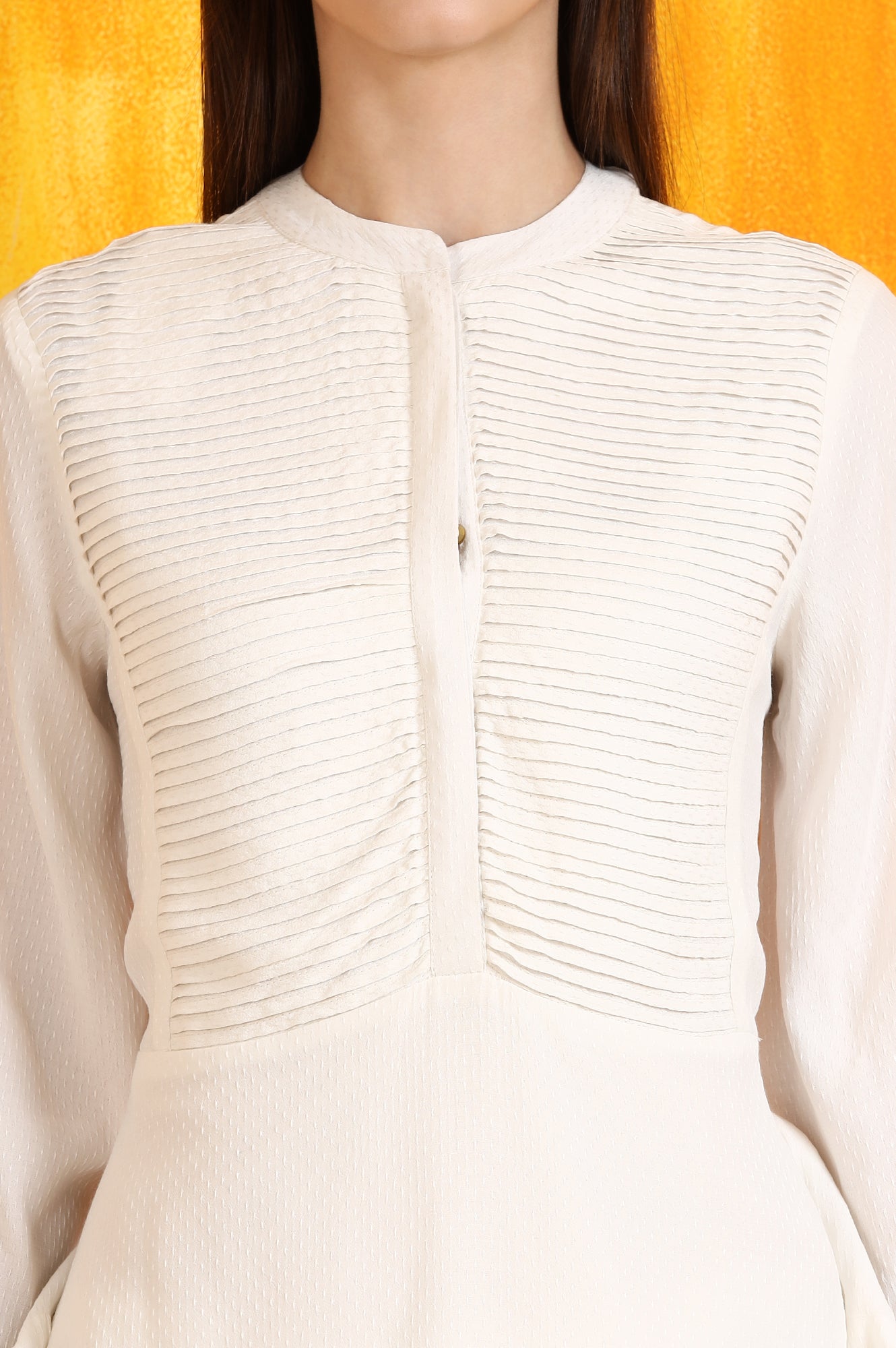 White Solid Pleated Yoke Moss Textured Straight Kurta