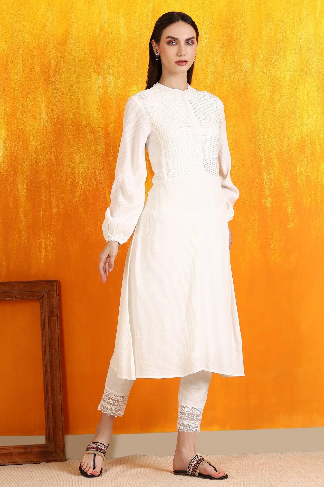 White Solid Pleated Yoke Moss Textured Straight Kurta