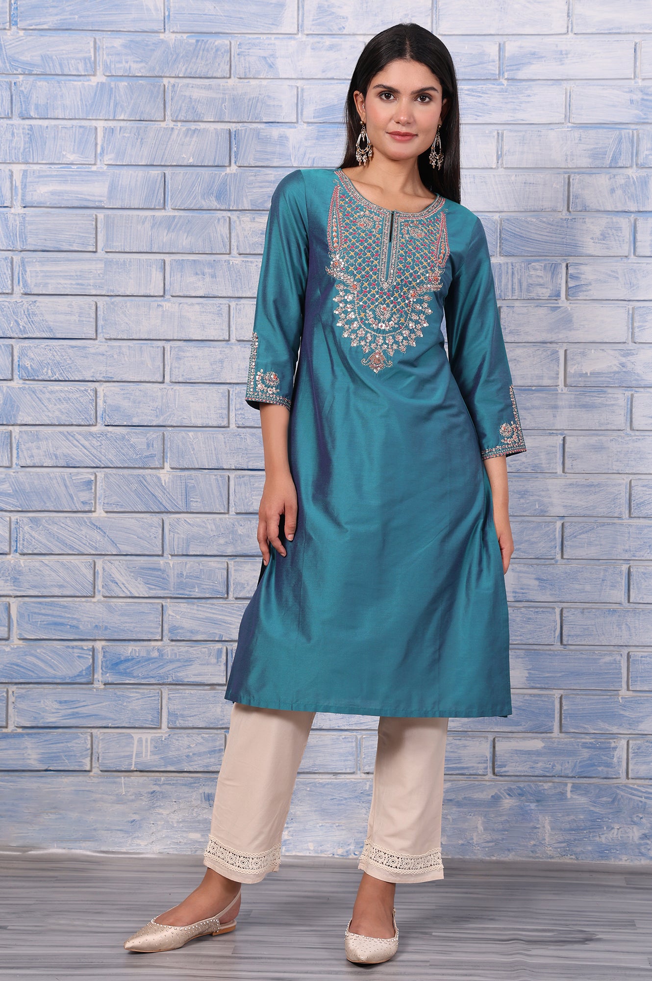 Green Metallic Embroidered Straight Kurta