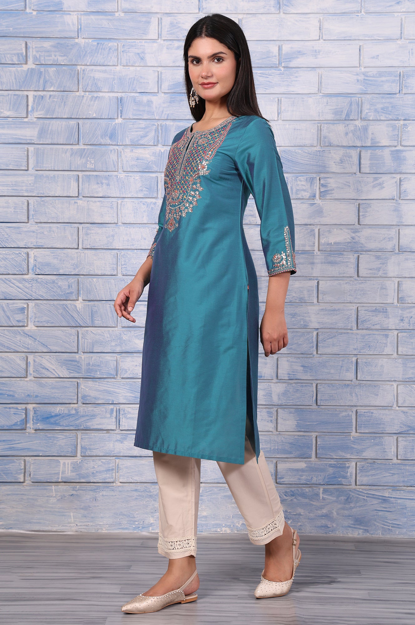 Green Metallic Embroidered Straight Kurta