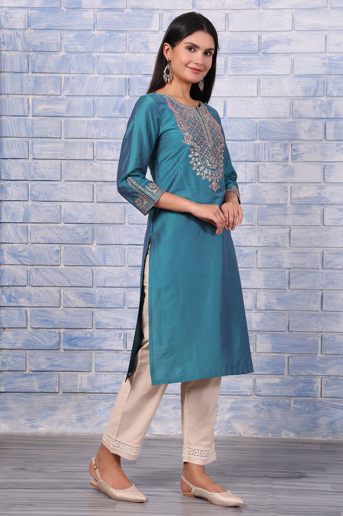 Green Metallic Embroidered Straight Kurta