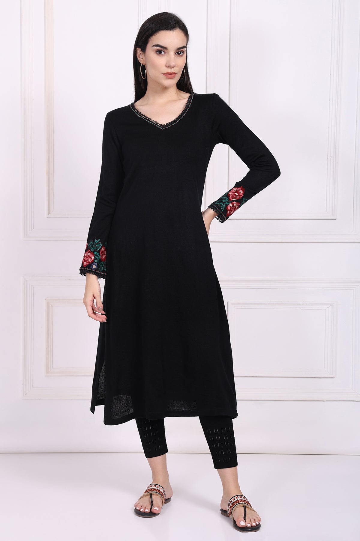 Black Embroidered A-Line Acrylic Winter Kurta - XS