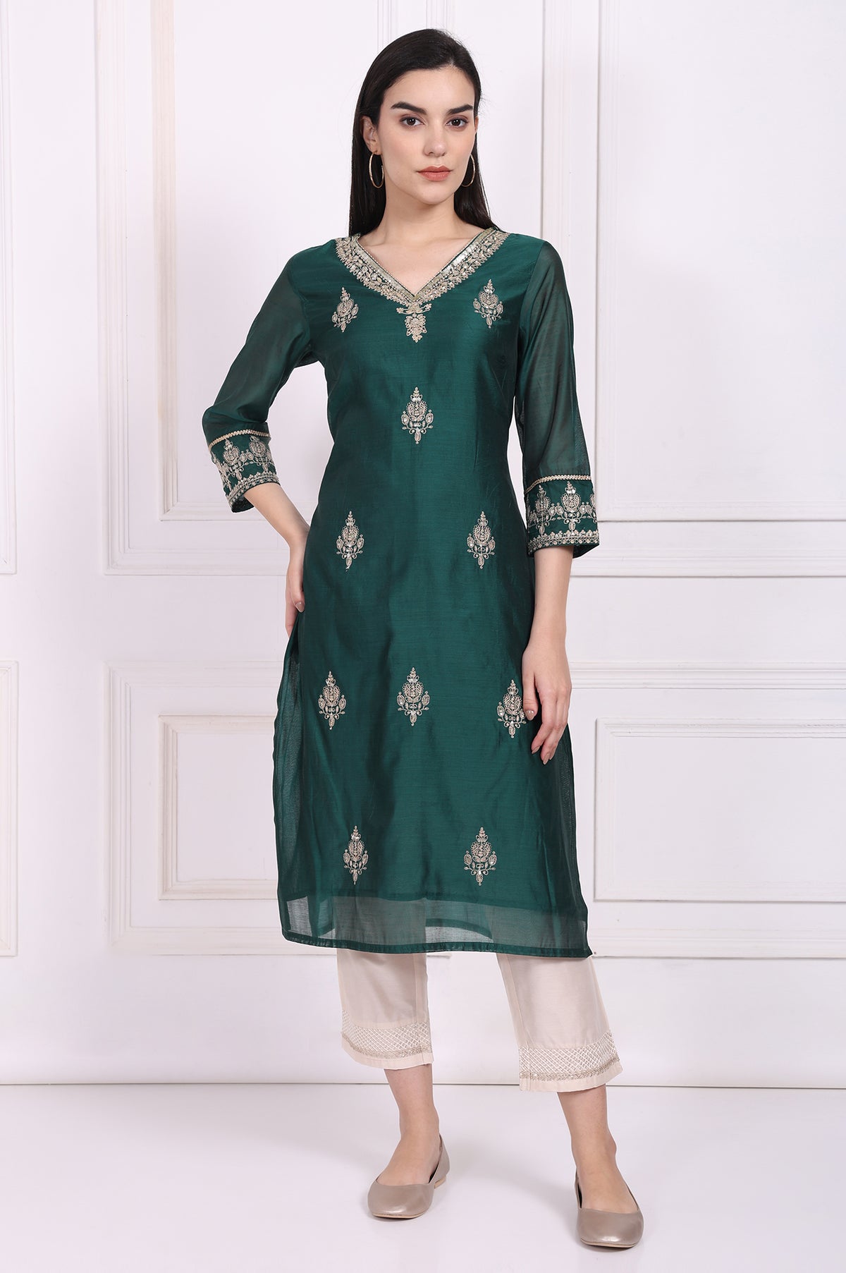 Green Embroidered Straight Kurta - XS