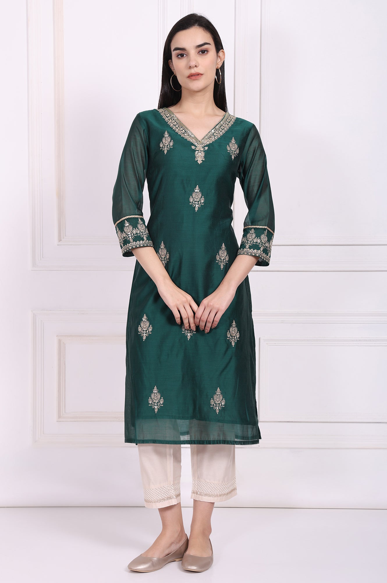 Green Embroidered Straight Kurta